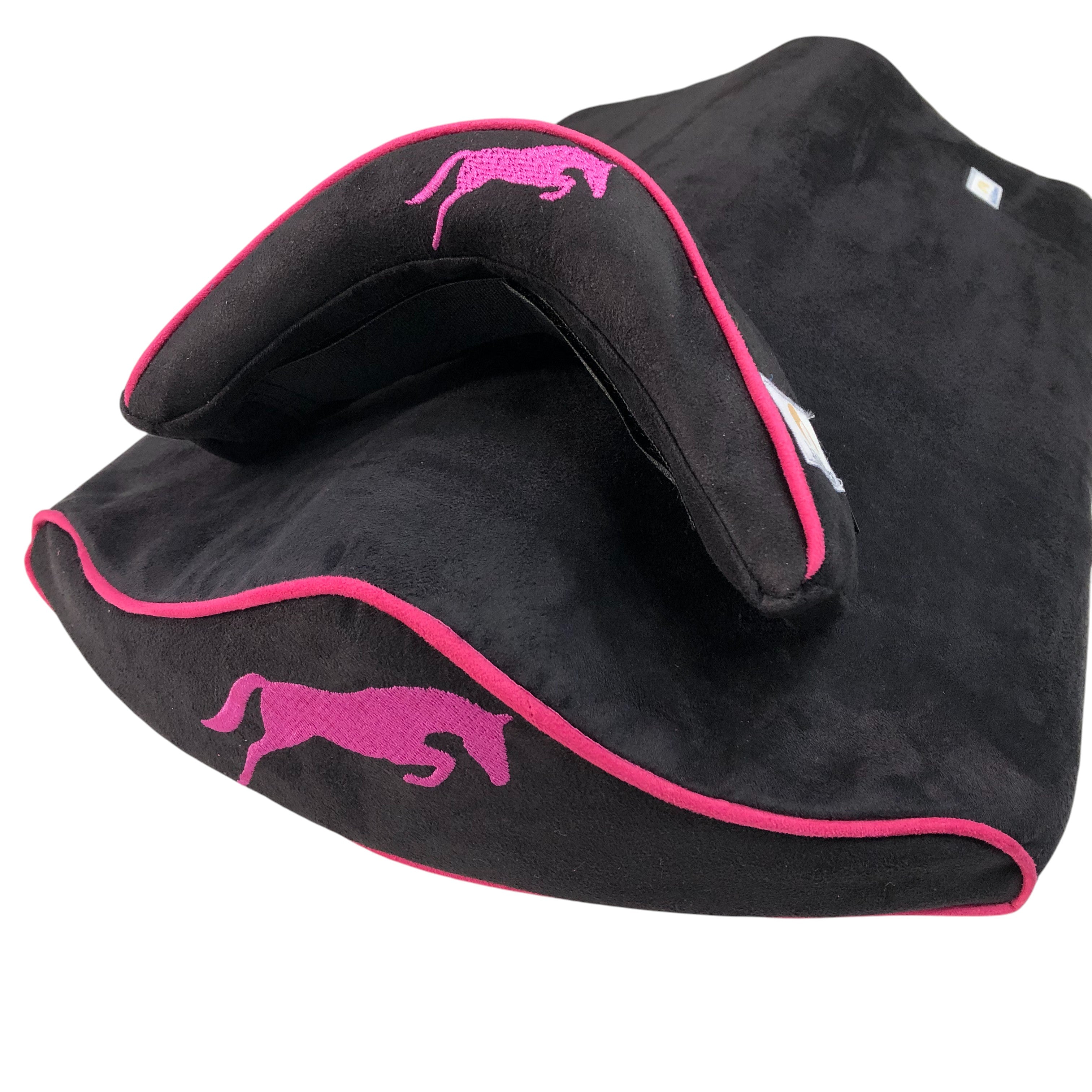 SaddleMattress TM Supreme and BridleMattress TM Hot Pink Bascule in BLACK