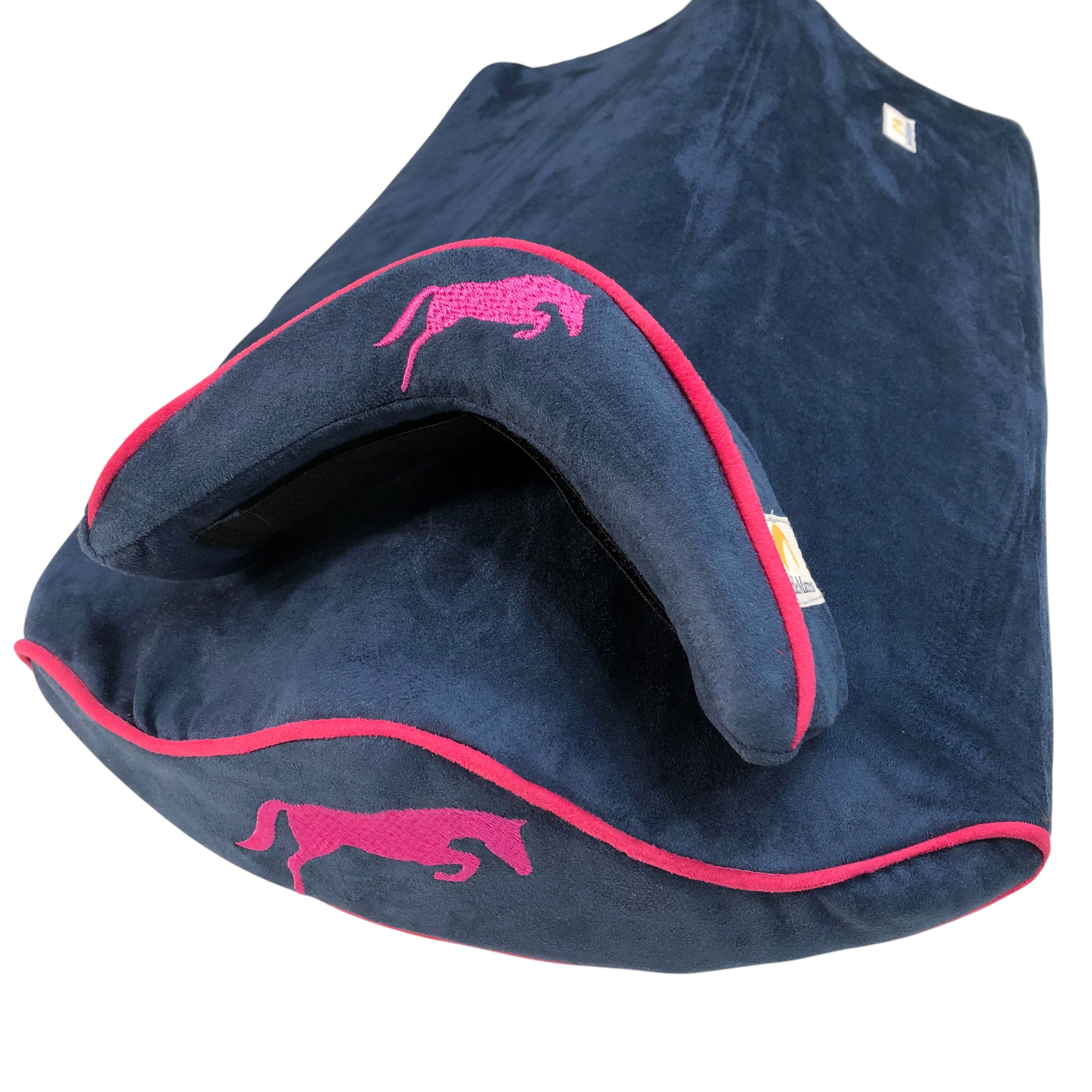 SaddleMattress TM Supreme and BridleMattress TM Hot Pink Bascule in DARK BLUE