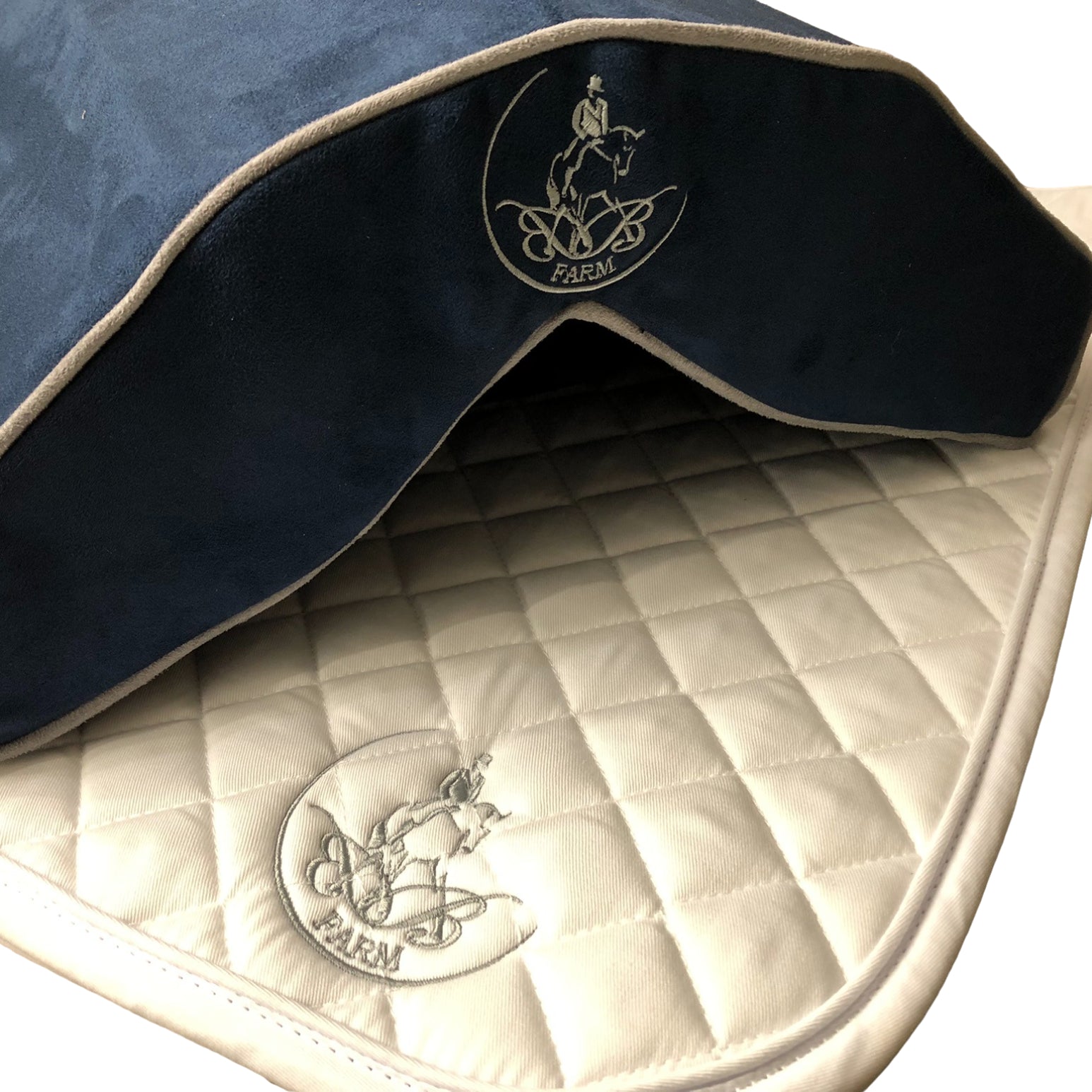 SaddleMattress TM Vertex OWN logo with matching white saddle pad